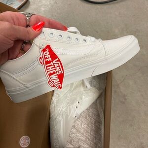 VANS white old skool NWT SIZE 8.5